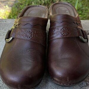 Dansko Womens Heeled Clog SZ US 8 Wide Nurse Teach Leather Brown Slip On